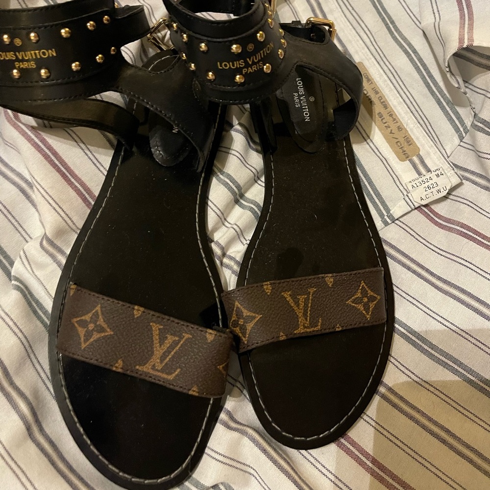 LV SANDALS